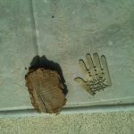 قرآن قدیمی و دست فلزی پنج‌تن آل‌عبا (ع) در روستای جابان شهرستان دماوند