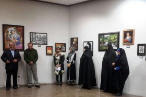 تصویر از نمایشگاه نقاشی «نقش مهر» در شهر دماوند گشایش یافت/ ثبت اثر نقاشی از شهید «محسن حُجَجی» در این نمایشگاه توسط هنرمندان دماوندی