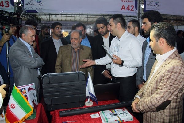 تصویر از درخشش دانشگاه آزاد اسلامی رودهن در نمایشگاه دستاوردهای صنعتی و صادراتی پردیس