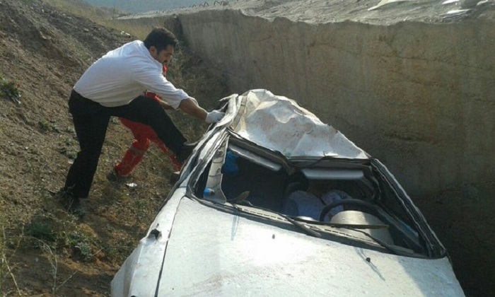 تصویر از سقوط مرگبار خودرو به دره در فیروزکوه + عکس