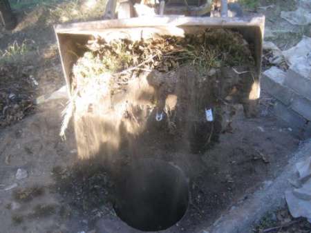 پر کردن چاه های غیرمجاز در شهرستان دماوند