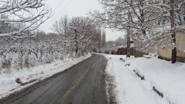 تصویر از برف زمستانی شهرستان دماوند را سفید پوش کرد/ فرماندار شهرستان دماوند: کلیه مسیرهای ارتباطی شهرستان دماوند باز و تردد در جریان است